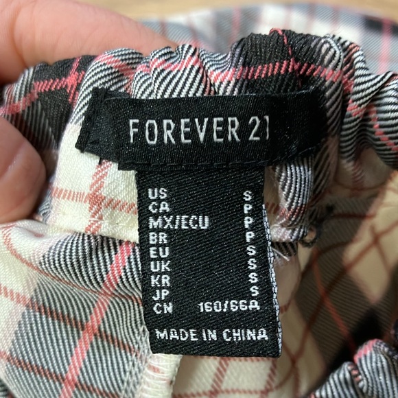 Forever 21 shorts women’s juniors plaid Pleated with Skirt in front Size:S - Picture 8 of 11